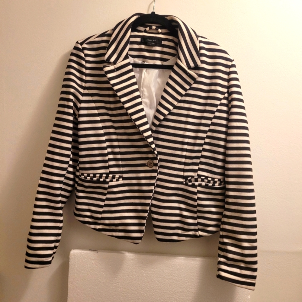 Paper Tee Women's white/black striped jacket blazer Size Large. Pre-owned gently